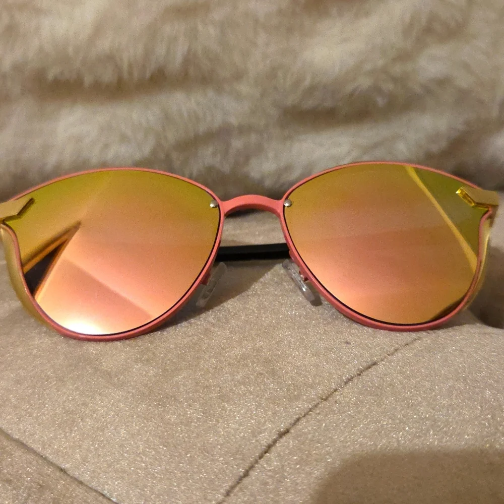 Stylish Mirrored Pink, Gold And Black Sunglasses